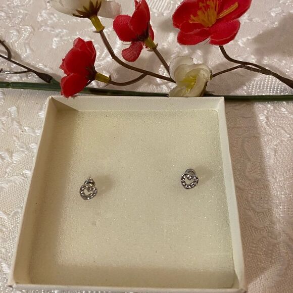 🎀 Swarovski Attract Stud Pierced  heart ❤️ Shape fashion Earrings - Picture 2 of 12